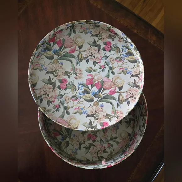 Vintage Round Hat Box - Picture 9 of 15